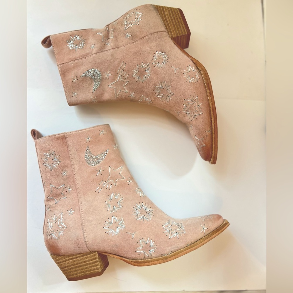 Free People Bowers Pink Suede Embroidered Ankle Boots, NEW - Picture 2 of 13